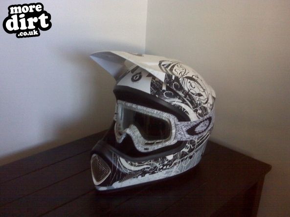 my new 661 evo and oakley mx goggles