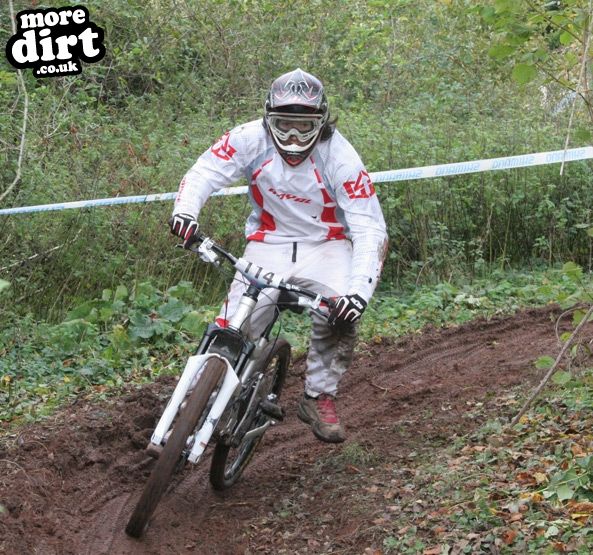 Kustom Bikes Winter Series 09 Round 1 - Avill Ball