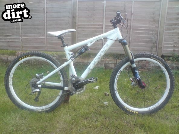 2008 Blur 4x. Frame, Forks, Crankset and Chainguid