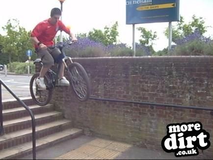 Me jumping 5 set. Chillin wit a mate. Nothin serio