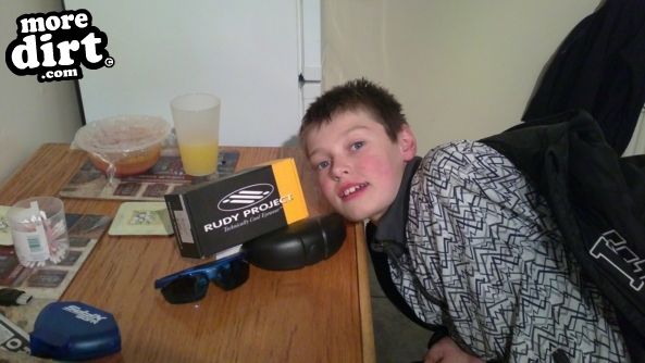 Wow My Table is a mess (ooppss!!!)
, My new Rudy 