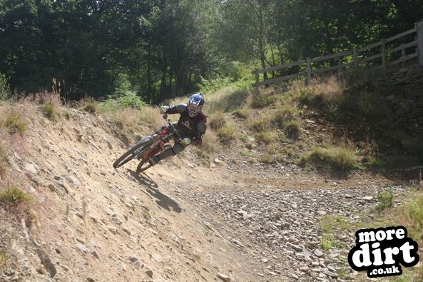 Y Mynydd Downhill - Cwmcarn