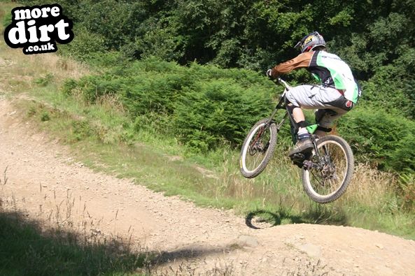 Y Mynydd Downhill - Cwmcarn