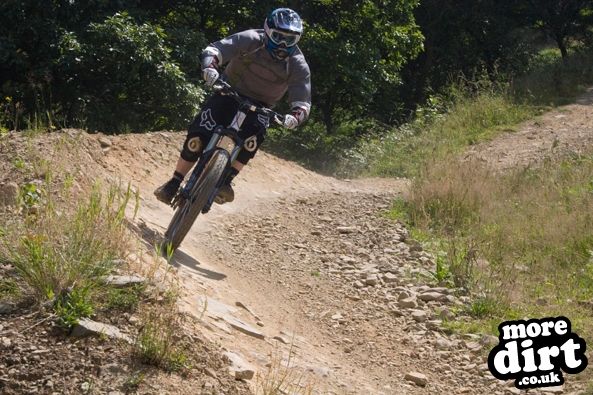 Y Mynydd Downhill - Cwmcarn