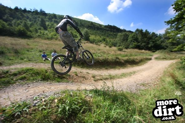 Y Mynydd Downhill - Cwmcarn