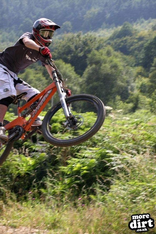 Y Mynydd Downhill - Cwmcarn