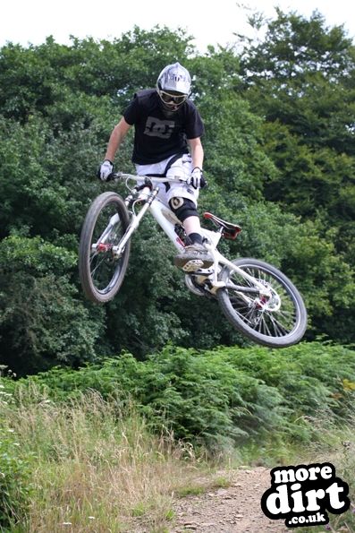 Y Mynydd Downhill - Cwmcarn