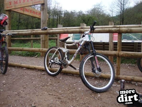 Y Mynydd Downhill - Cwmcarn