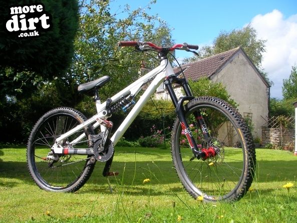 My bottlerocket nice and clean, now has new tyres 