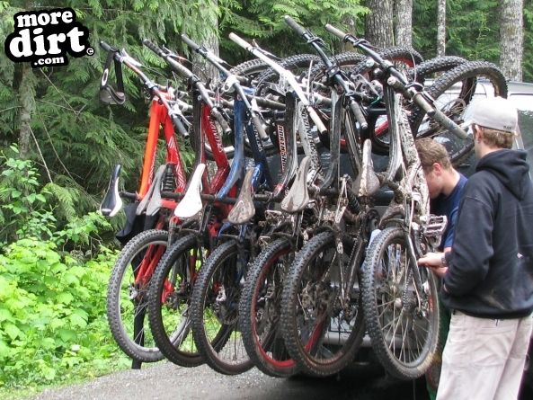 loading bikes up 4 another shuttle run at squamish