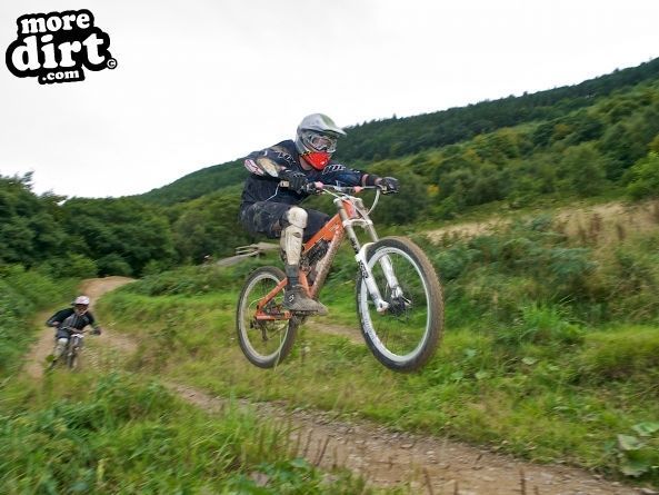 Y Mynydd Downhill - Cwmcarn