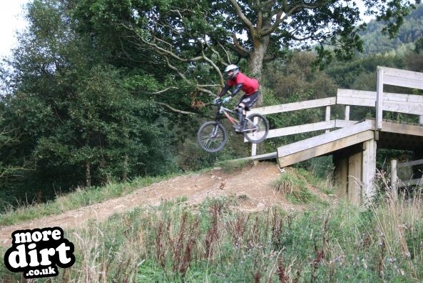 Y Mynydd Downhill - Cwmcarn