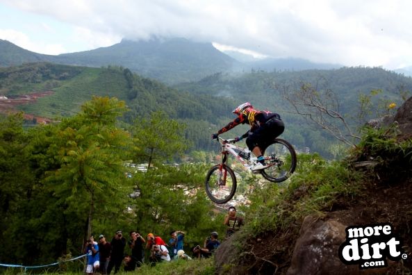 Ijal at the rock drop, during the Specialized Asia