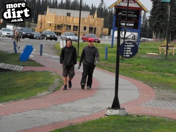 Stoling through Silverstar village on our arrival