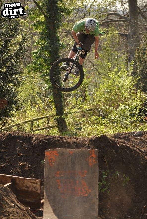 Joe doing a Truck Driver (360 Barspin)