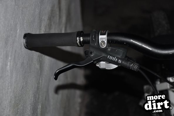 Avid Code5 rear brake lever, Sram X7 shifter, and 
