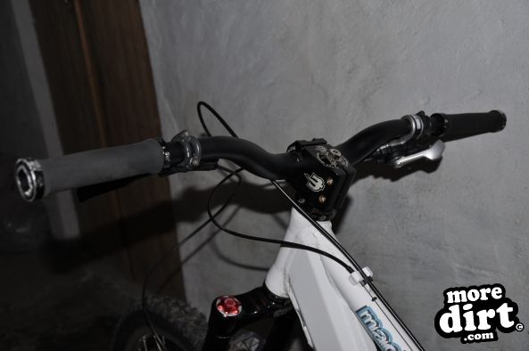 Brave Machine - Monster stem on a Little Monster h