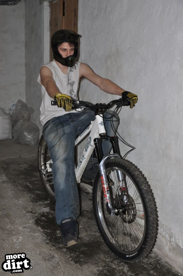 She has a nice, low-as-h*ll frame, coupled with so