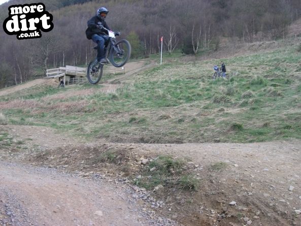 Y Mynydd Downhill - Cwmcarn