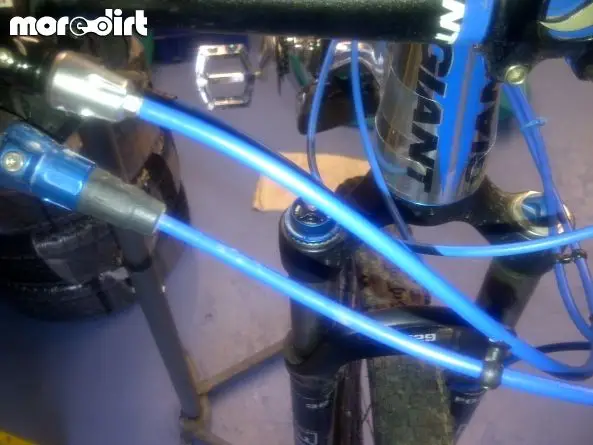 Changed the rockshox seat post cable to blue
