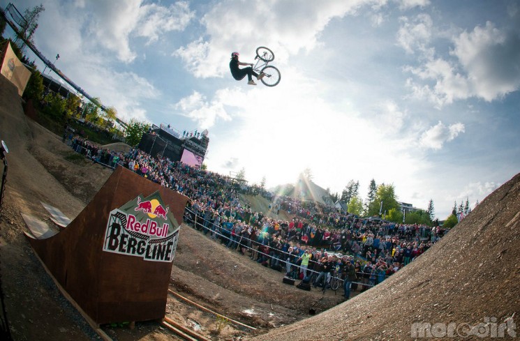 Andreu Lacondeguy Berg Line