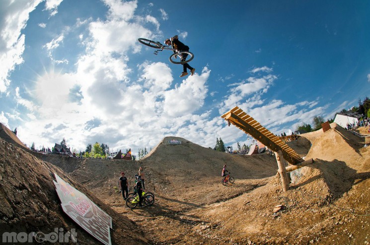 Andreu Lacondeguy Berg Line