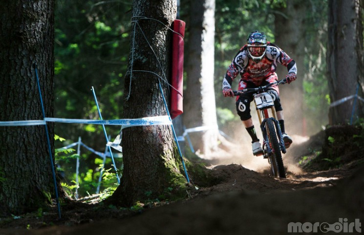 Steve Peat laying down the power. 