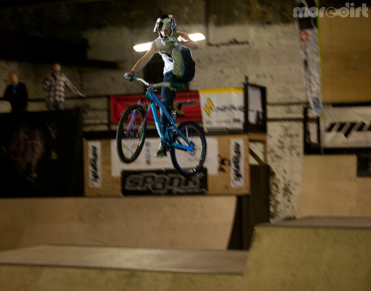 Dirt Wars - Motion Ramp Park