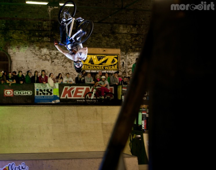 Dirt Wars - Motion Ramp Park