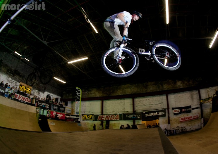 Dirt Wars - Motion Ramp Park