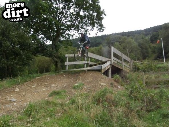Y Mynydd Downhill - Cwmcarn