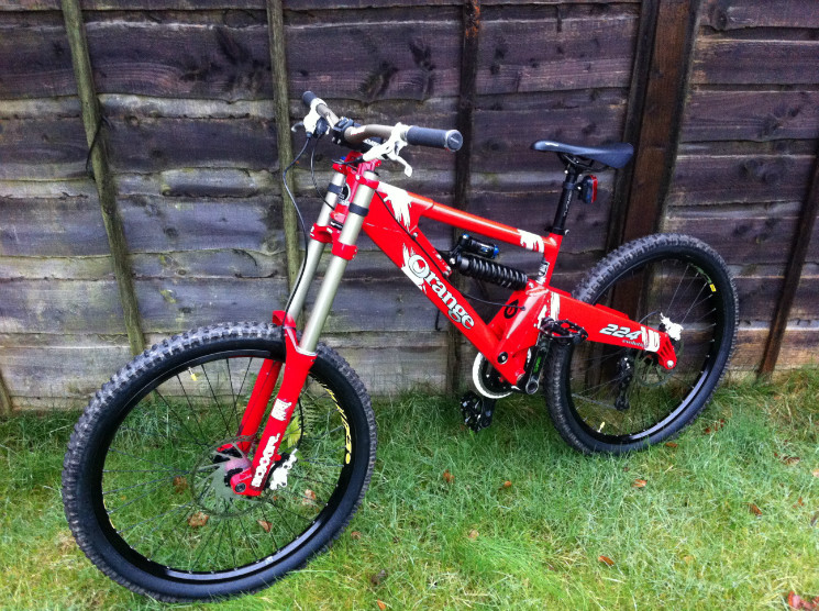 My Orange 224 evolution, boxxer forks, rc4 shock, Mavic ex721 on hope pro 2 hubs with high rollers, thomson post and fizik gobi seat, renthal bars with elixir brakes