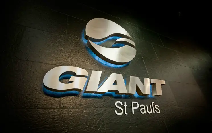 Giant cycles