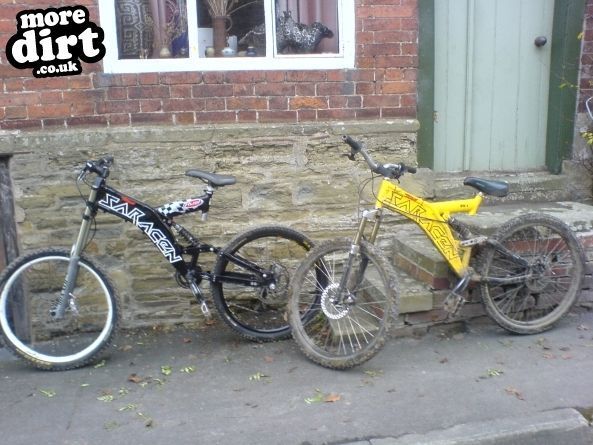 my new dh rig next to my old one. 
the frenzy cos