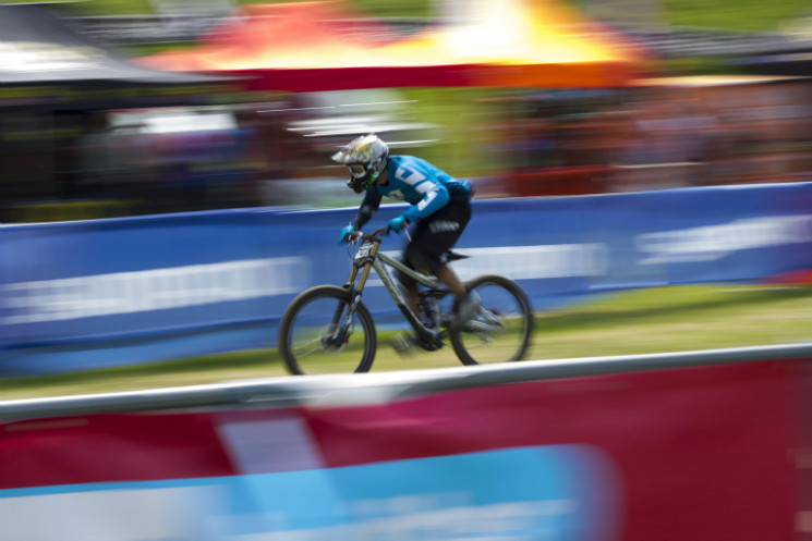 Andrew Titley opting for the more popular standing sprint!