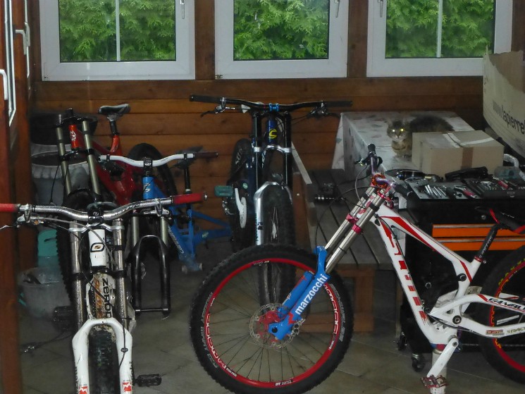 a little excerpt from one part of my Downhillbikes