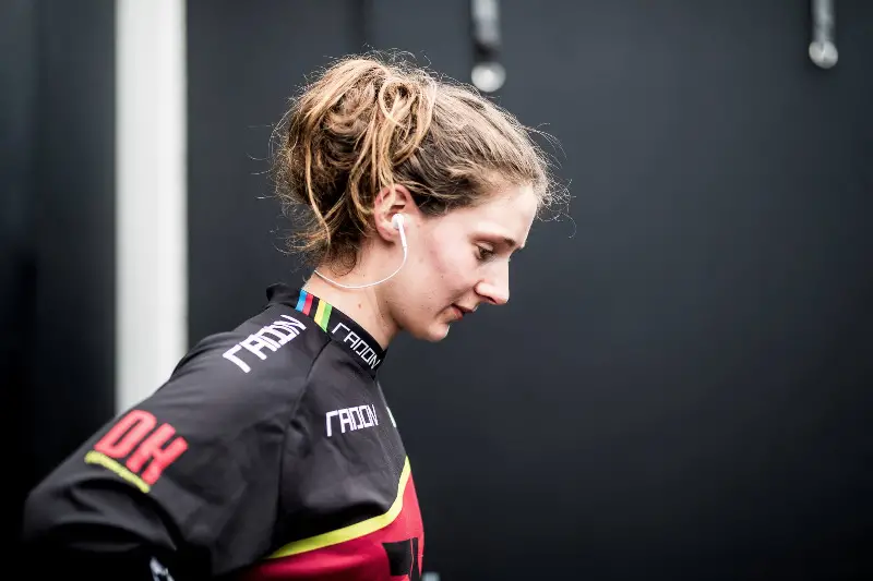 Manon Carpenter retires from World Cup DH