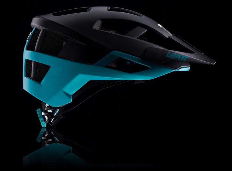 Leatt helmet feat.360° Turbines tech