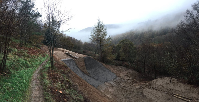Y Mynydd Downhill - Cwmcarn