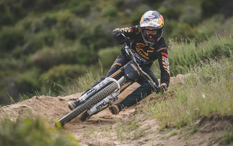 Kenda launches the new Pinner Pro Aaron Gwin tyre.