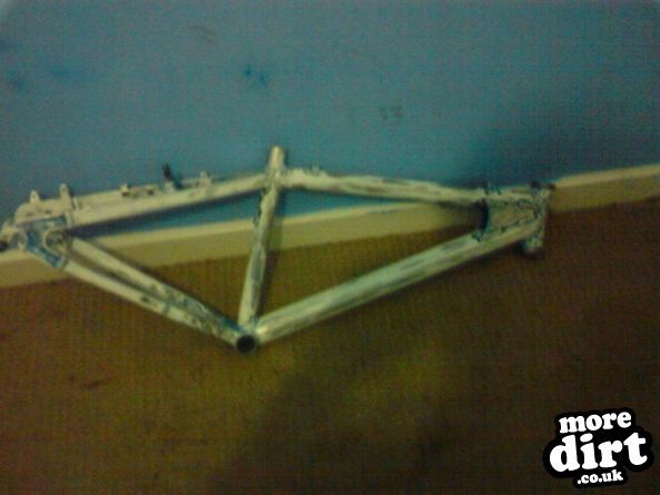 i decided to respray my orange airo frame,this is 